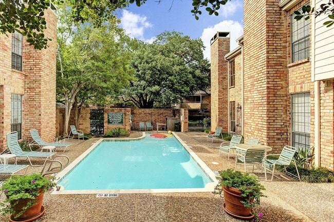 Building Photo - 4000 Purdue St