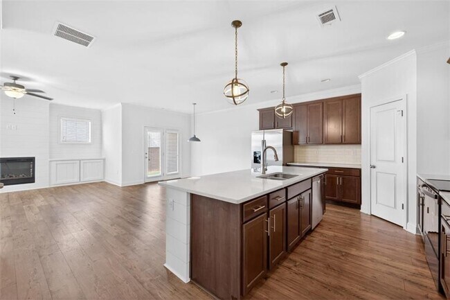 Building Photo - 5524 Garens Way