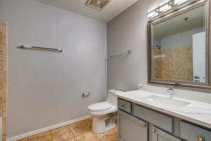 Building Photo - 933 W Van Buren St