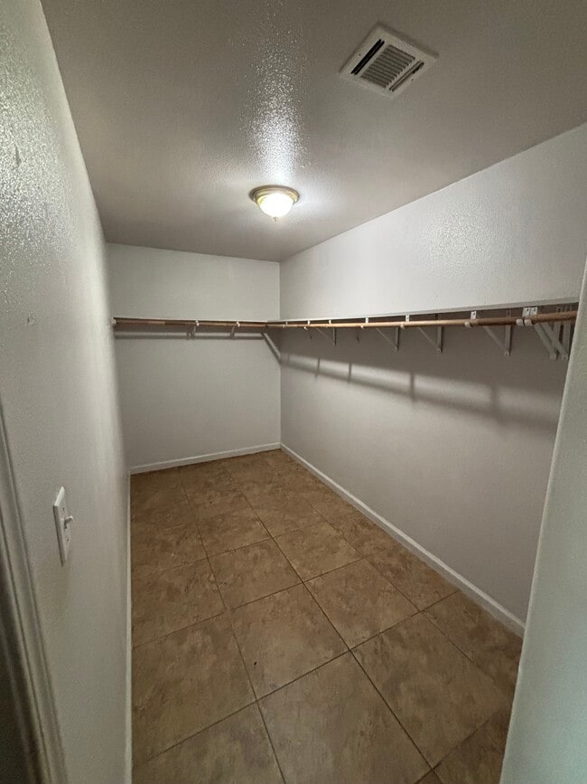 Building Photo - 107 S Cottage St