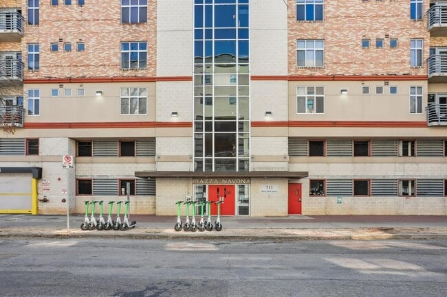 Building Photo - 711 W 26th St