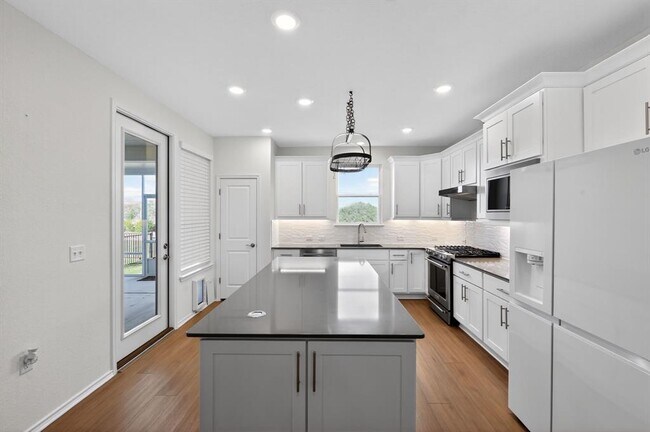 Building Photo - 304 Livewater Ln