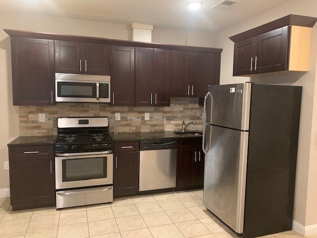 Building Photo - 663 Summit Ave