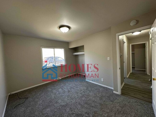 Building Photo - Three Bedroom House | Move In Ready