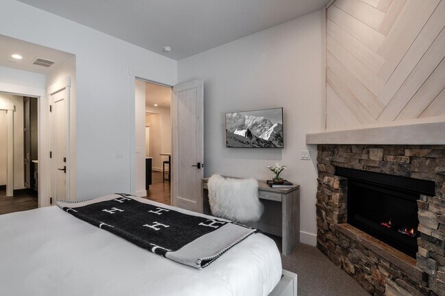 Building Photo - 66 Mountain Loop Rd