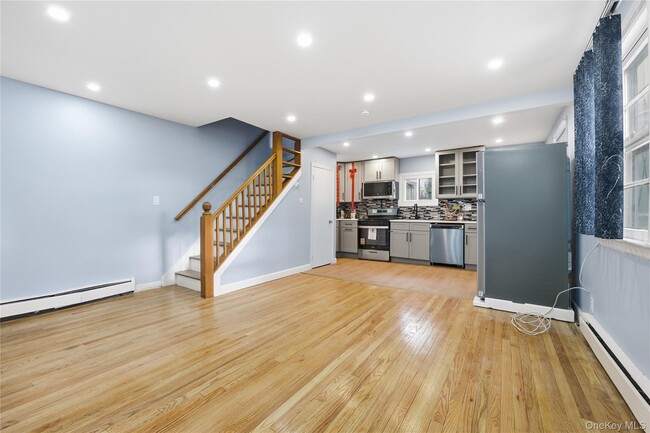 Building Photo - 305 N Terrace Ave