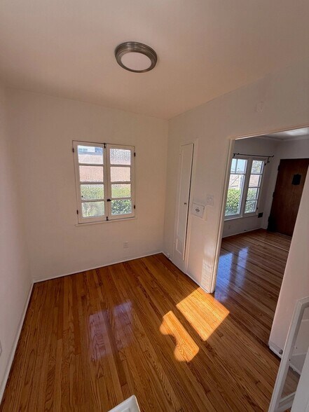 Building Photo - 826 Maltman Ave