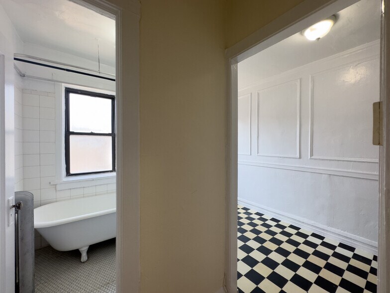 Building Photo - 3308 W Schubert Ave
