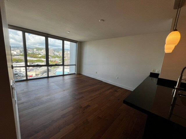 Building Photo - 1189 Waimanu St