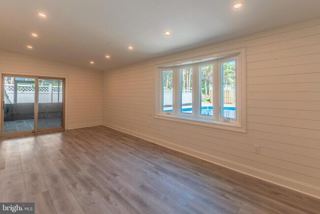 Building Photo - 248 Penncrest Dr