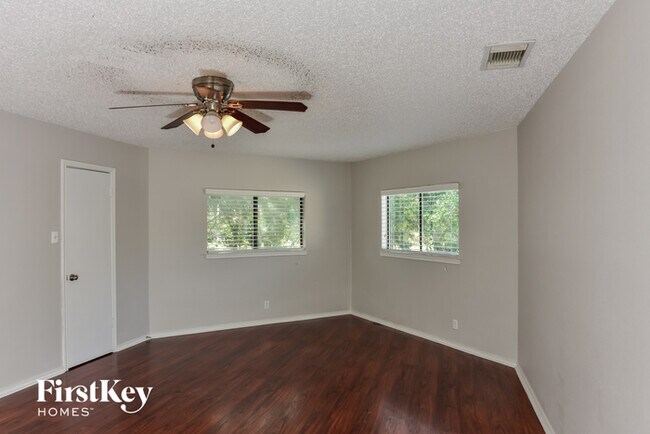 Building Photo - 13391 Greenstone