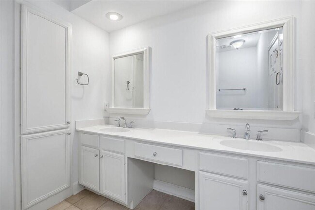 Building Photo - 3777 Peachtree Rd NE