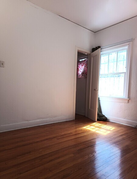 Building Photo - 427 N Genesee Ave