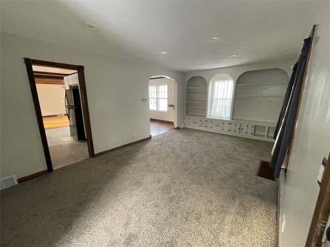 Building Photo - 64 Margaret St