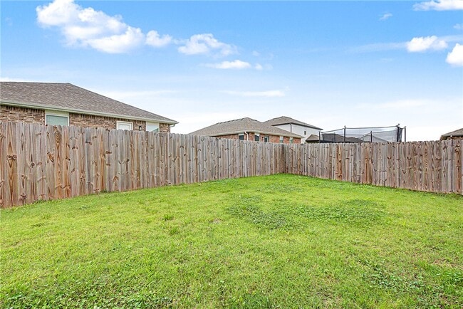 Building Photo - 2070 Wildflower Dr