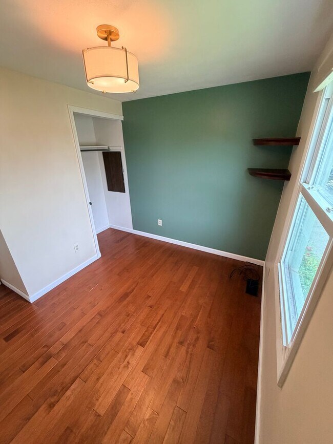 Building Photo - Spacious 4 Bedroom Split-Level Home in Clay, NY