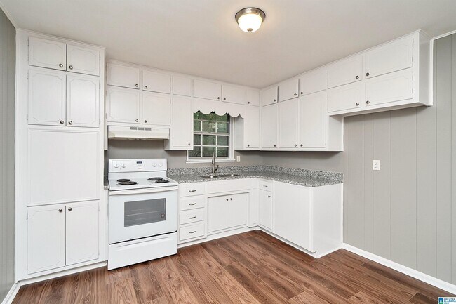 Building Photo - 2415 Ormond Dr