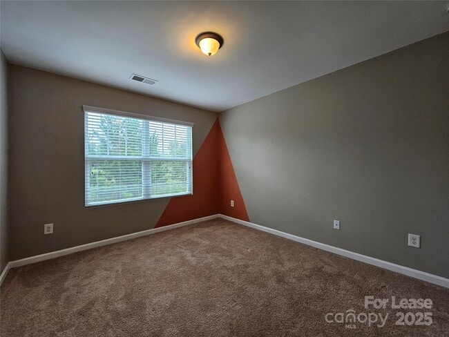 Building Photo - 3233 Yarmouth Ln