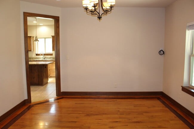 Building Photo - 701 Bushwhack Rd