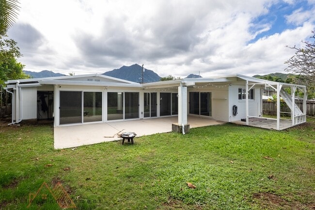 Building Photo - 531 Ulumu St