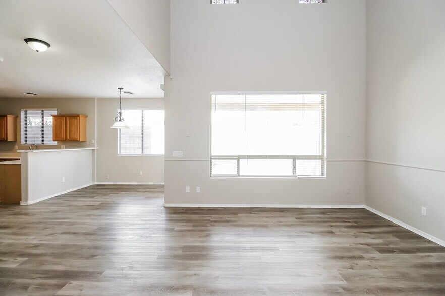 Building Photo - 1247 S Amador