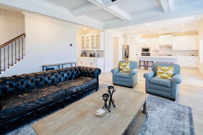 Building Photo - ONE MONTH FREE ON A 14 MONTH LEASE SPECIAL!! TOUR TODAY!