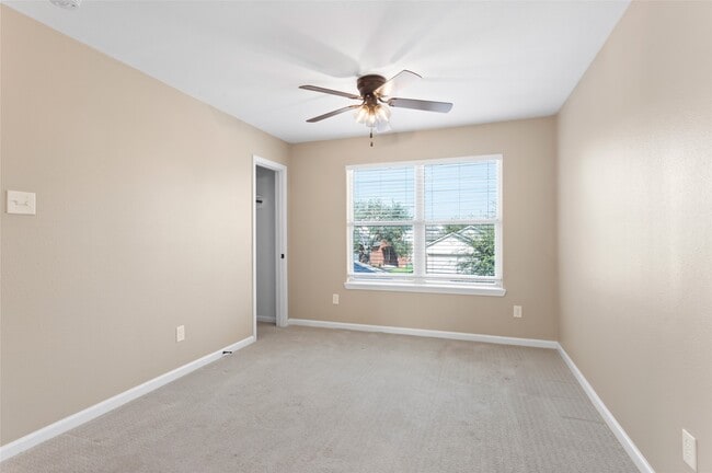 Building Photo - 838 Royal George Ln