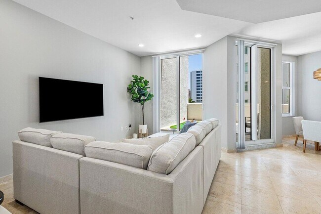 Building Photo - 255 Evernia St