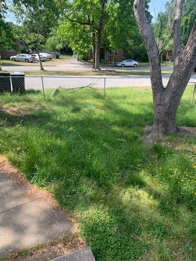 Building Photo - Renovated 2 Bedroom 1 Bath Single Family Home