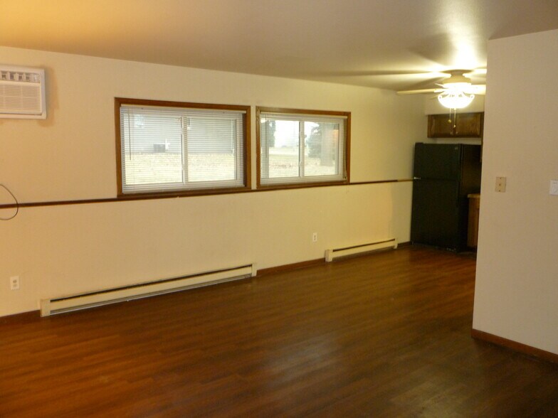 Building Photo - 401 Moasis Dr