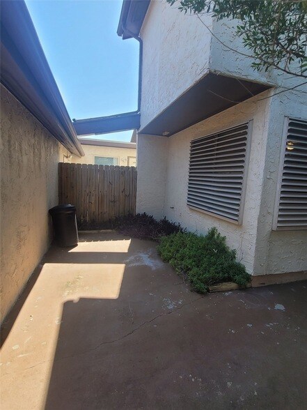 Building Photo - 7523 Beaudelaire Cir