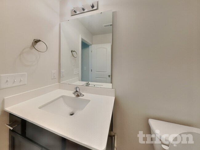 Building Photo - 35 Drake Cir