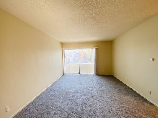 Interior Photo - 5305 Packard Street