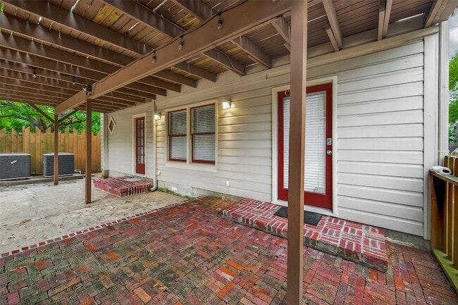 Building Photo - 1807 Crocker St