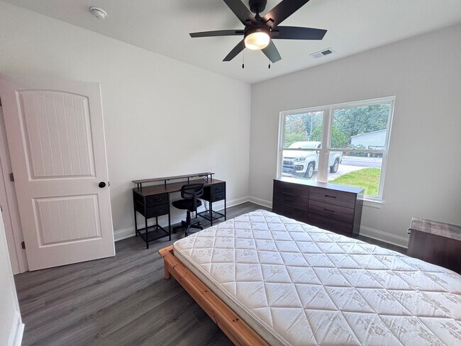 Building Photo - 1874 Rolling Hills Dr