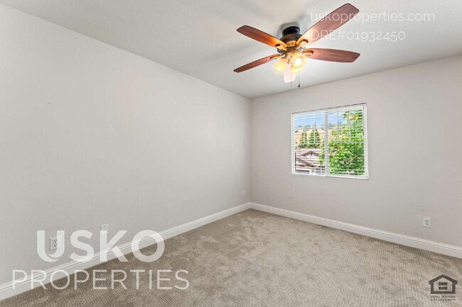 Building Photo - "Spacious 4-Bedroom Retreat with 2.5 Baths...