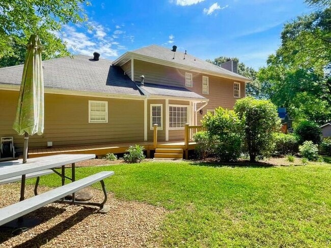 Building Photo - 811 Mitsy Ridge Dr
