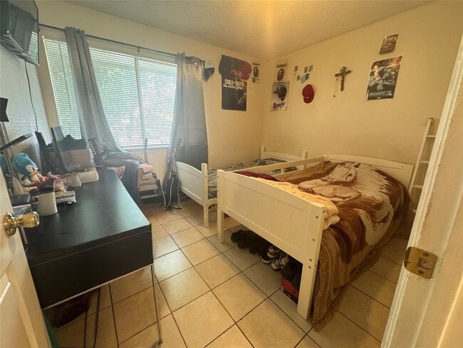 Building Photo - 10613 Golden Quail Dr