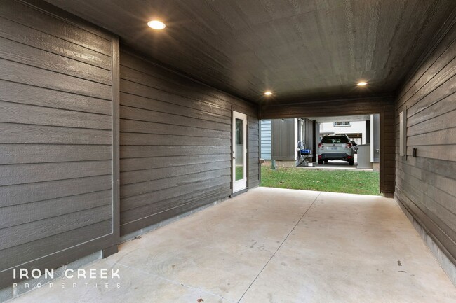 Building Photo - Beautiful New Compact Cottage in South Ash...