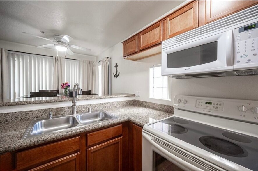 Building Photo - 2110 Sealion Dr