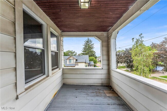 Building Photo - 7902 Rosewood Ave