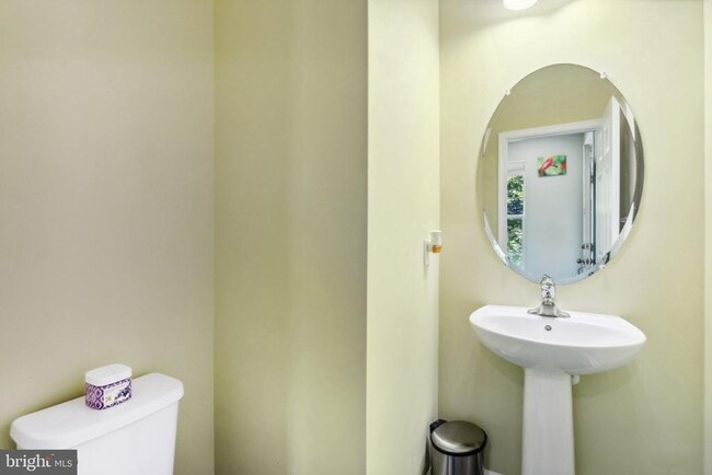 Building Photo - 206 Shields Ct