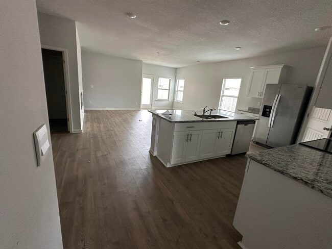 Building Photo - 90 Creek Fall Dr