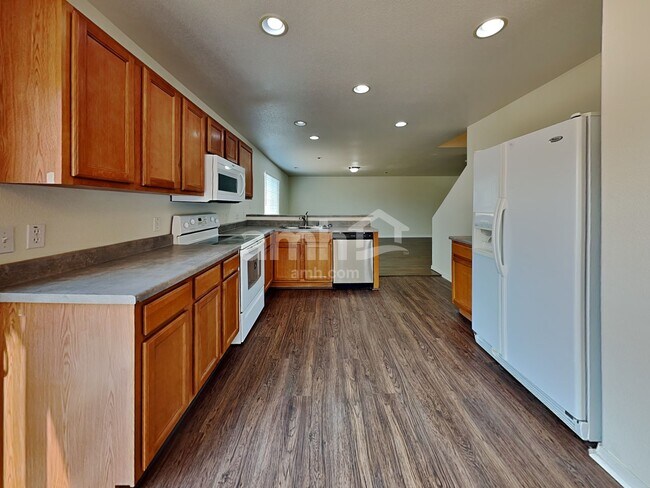 Building Photo - 771 W 300 S