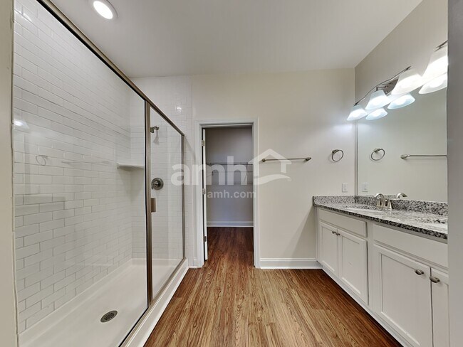 Building Photo - 12 Cherry St