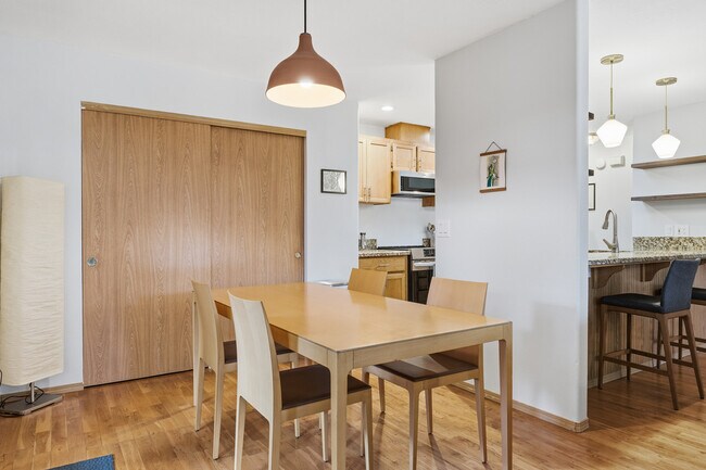 Building Photo - 5003 NE Mason St