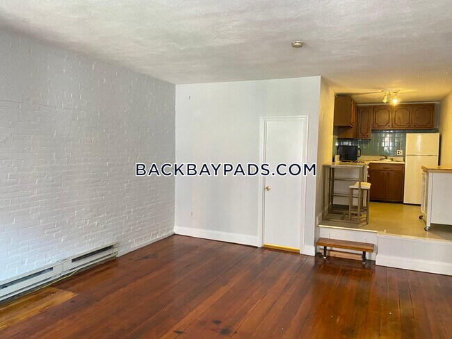Building Photo - 301 Marlborough St