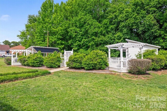 Building Photo - 113 Stroupe Rd