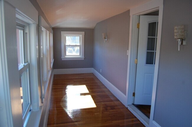 Building Photo - 148 Groton Rd