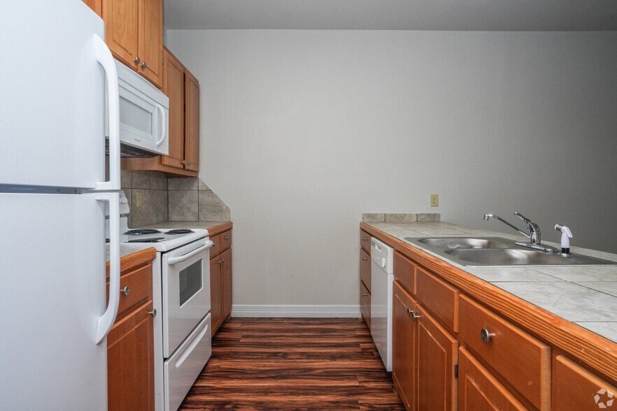 Building Photo - 621 Fieldstone Ln
